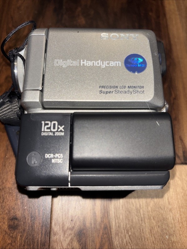 Sony Digital Handycam Precision LCD MONITOR SuperSteadyShot 120x Digital Zoom.