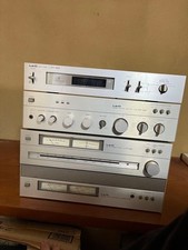 Set audio vintage ricevitore altoparlanti giradischi. Impianto stereo classico per casa