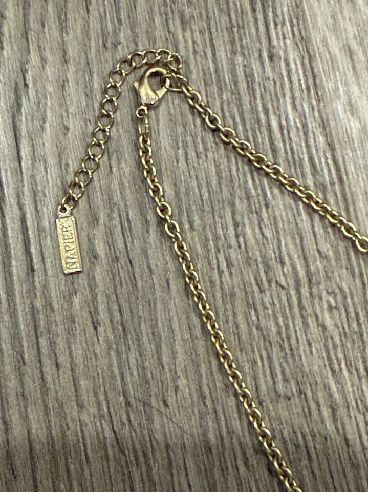 Collar con racimo de cuentas de vidrio tono dorado Napier ámbar negro colgante ahumado Foto 4 de 4