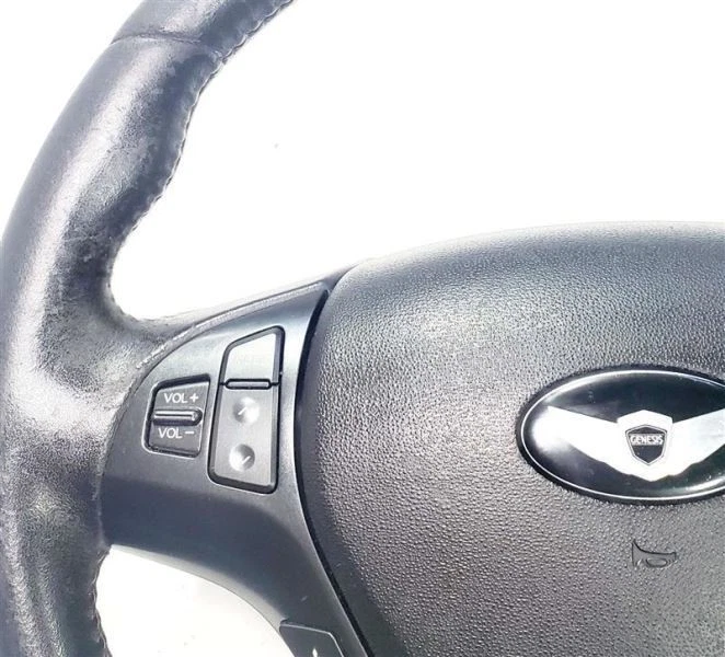 2010 年现代 Genesis 原始设备制造商驱动轮带气囊轿跑车 — 第 3/4 张图片