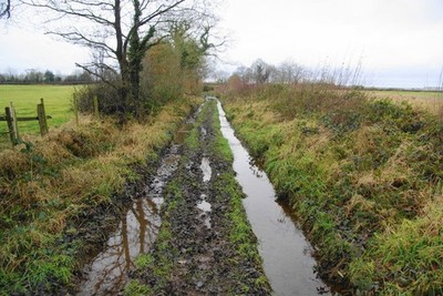 Foto A2 Spur in der Nähe von Backsteinofen verdeckte Hopton Heide aufgrund des jüngsten Regens, t c2012