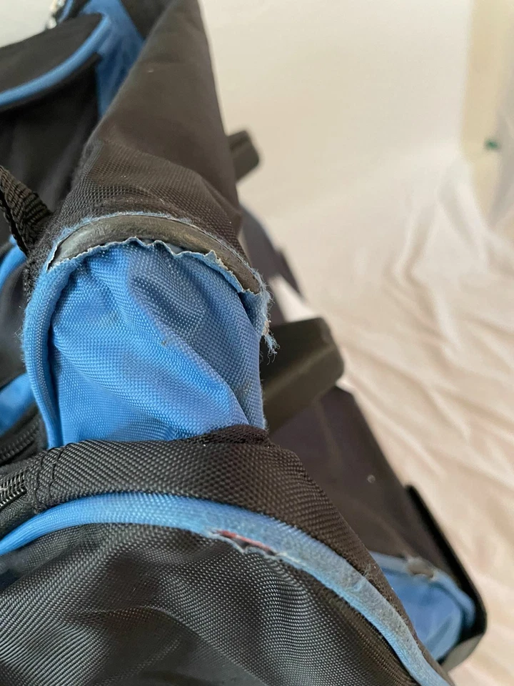 $150 Travelers Club Adventure 30" Xpedition Multi-Pocket Rolling Duffel Preto - Imagem 3 de 4