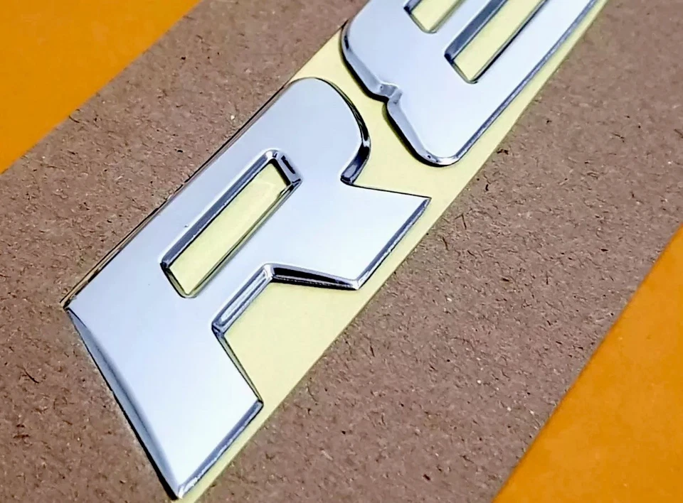 Insignia cromada HSV VY VZ R8 para Clubsport Maloo R8. Foto 3 de 3