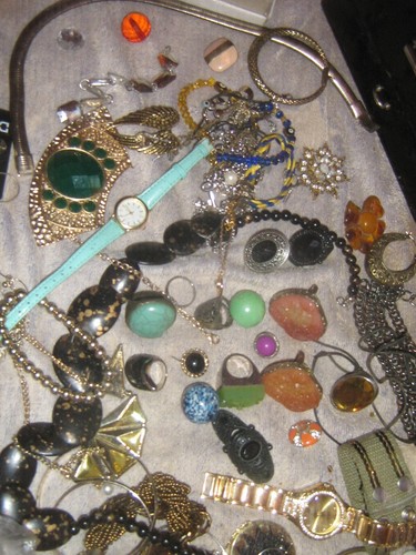 Konvolit Schmuck Kellerfund sehr viele steine perlen ketten für Schmuckliebhaber - Bild 3 von 20