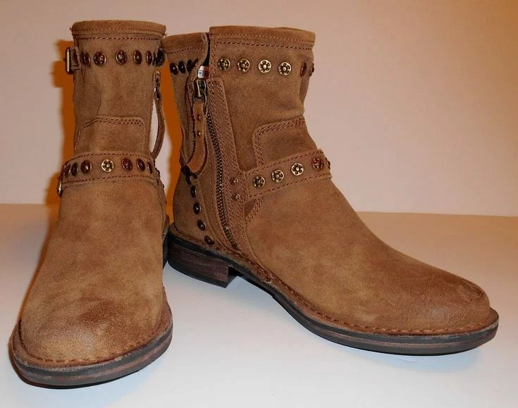 UGG Australia Women s Boots Ankle Fabrizia Chestnut Suede 1003235