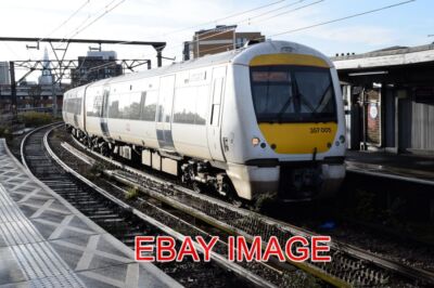 PHOTO  CLASS 357  4-CAR EMU NO. 357 005 OF TRENITALIA C2C ON THE 14.35 FENCHURCH