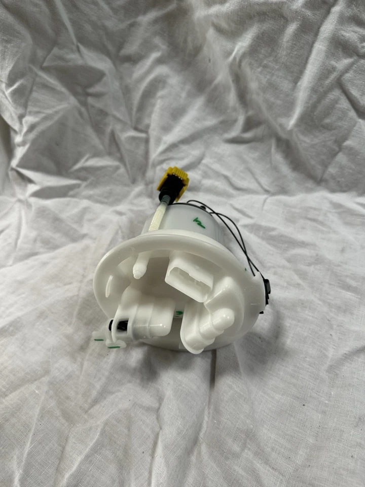 Land Rover Fuel Filter Cover/ Sender - Image 3 of 3