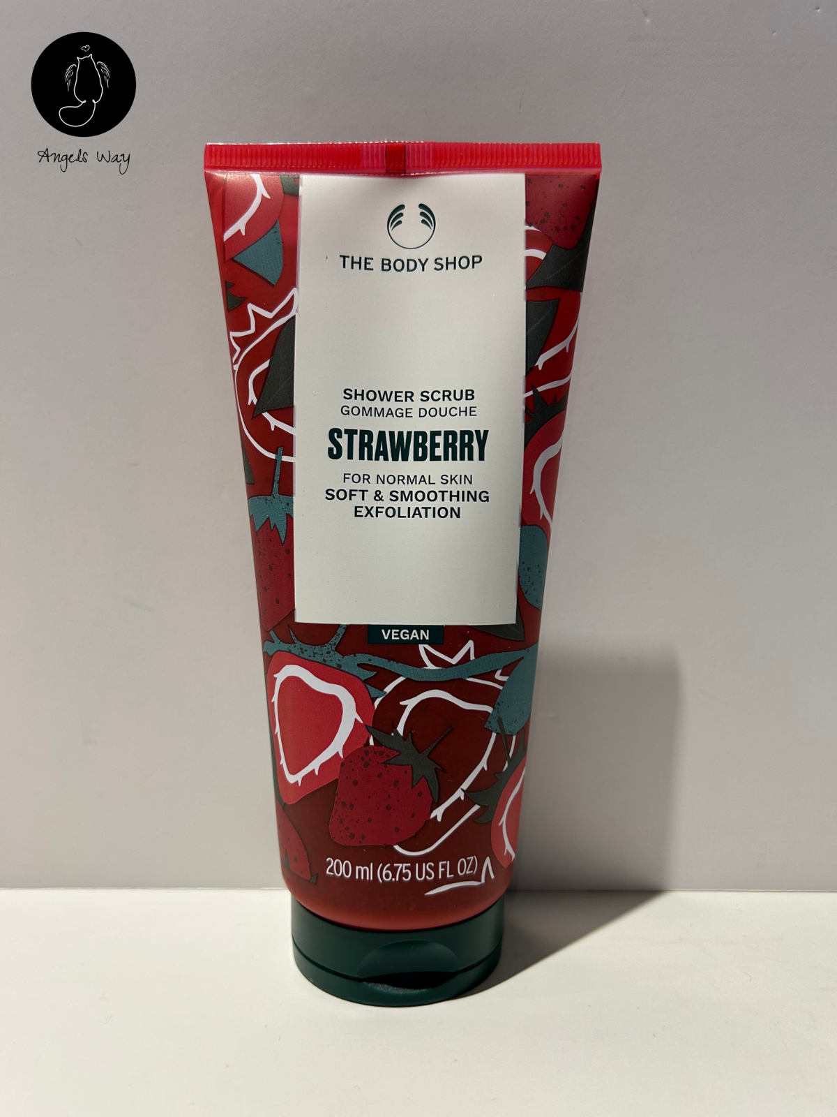 The Body Shop Strawberry Shower Scrub 200ml Vegan