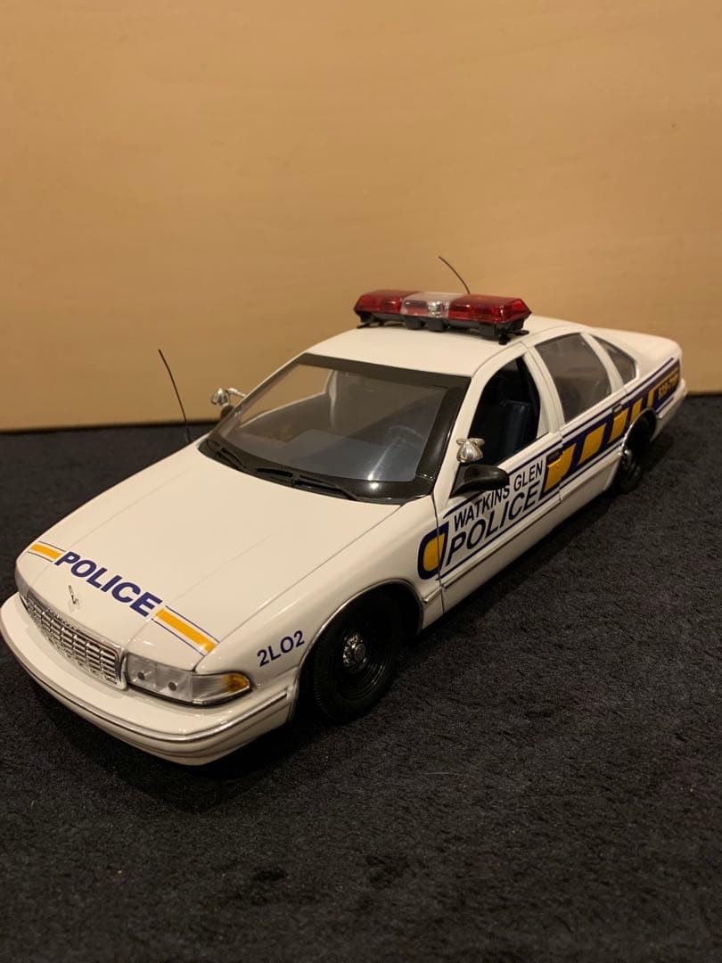 UTLimited/UTmodels 1:18 Chevrolet シボレー Caprice カナダポリスカー/BCランク/78【中古】 1/18 Scale Chevrolet Caprice Car UT Models Used with Box and Base