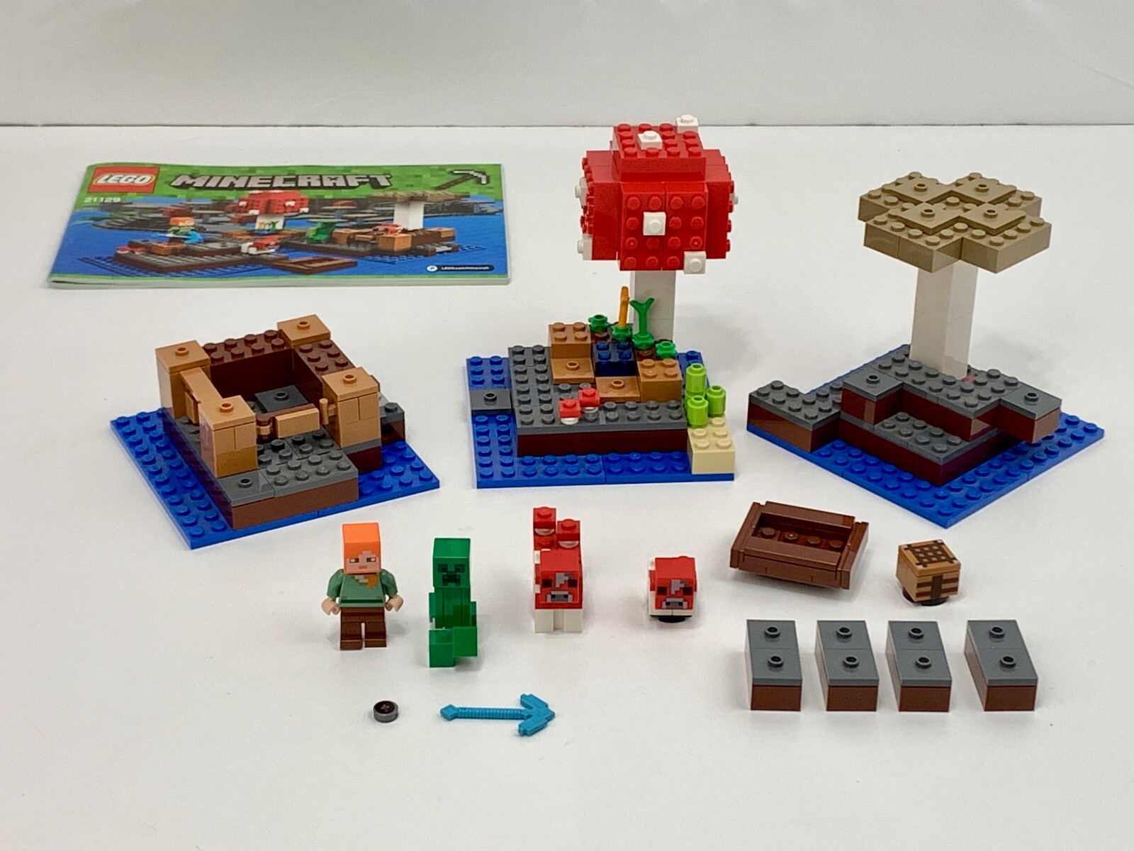 Lego 21129 Minecraft The Mushroom Island Complete Set with Minifigedures 2017