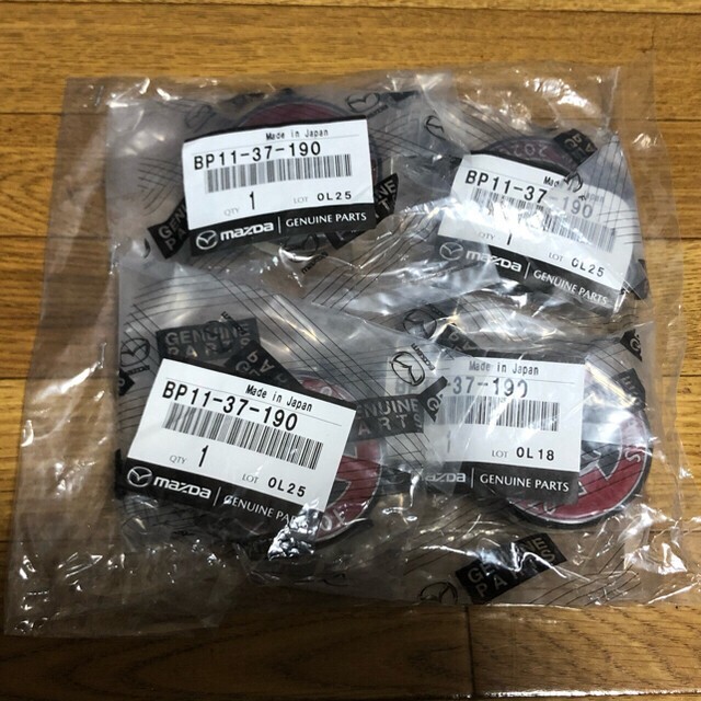 Mazda 100周年記念エンブレム 4個セット BP11-37-190 Mazda BP11-37-190 Mazda3 Genuine100th Anniversary Wheel