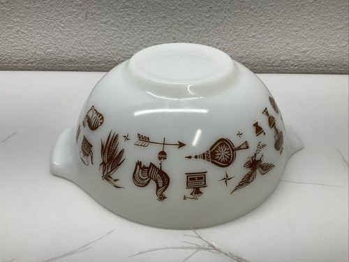 Vintage Pyrex 443 White And Brown Chicken, Eagle Cinderella Mixing Bowl 2 1/2 QT - Picture 8 of 9