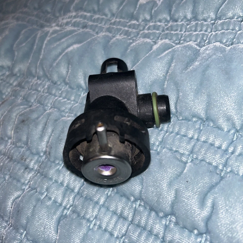 РЕГУЛЯТОР ДАВЛЕНИЯ ТОПЛИВА VOLVO V40 / S40 (подлинный изготовитель оборудования) - Изображение 2 из 2