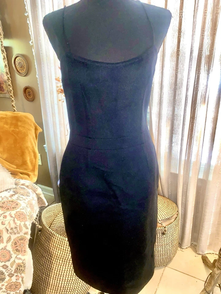 Vestido para mujer PRADA sin mangas ceñido al cuerpo negro de lana y angora talla 44 Foto 2 de 4