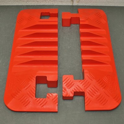 Checkers Hinged Cable Protector End Cap CPEC5X125-O, 5 Channel, 1-3/8'' OD Cable