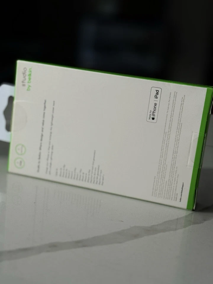 Belkin Boost Charge 5K mAh Power Bank with LighteningConnector For iPhone & iPad - Image 2 of 3