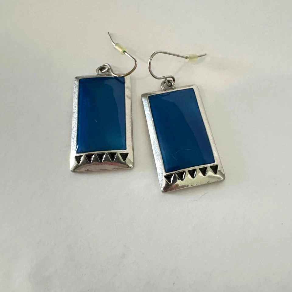 Pendientes Estilo Suroeste Rectangulares Resina Azul Cuelgan Tono Plata Foto 4 de 4