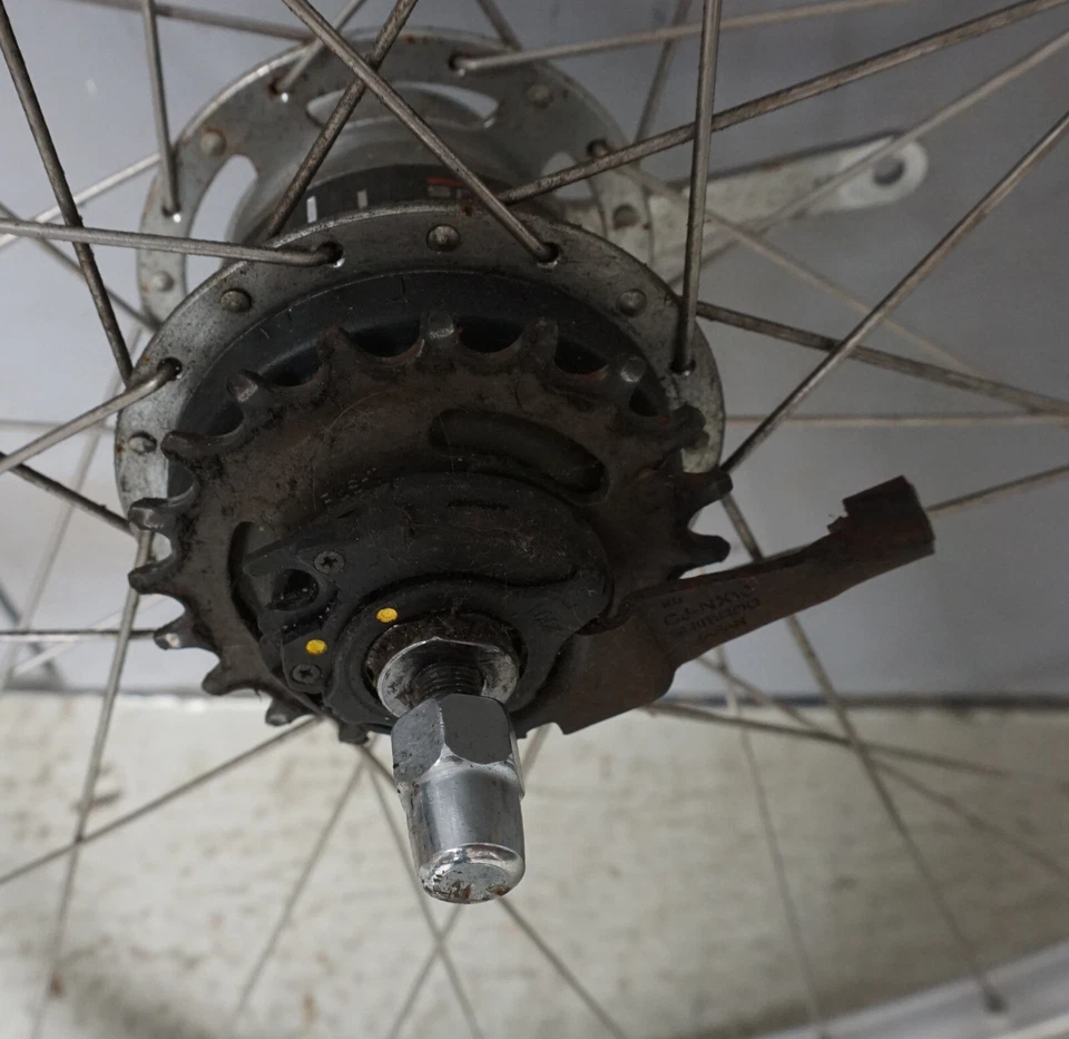 A022-270: Laufrad Satz 28 Zoll mit Shimano Nexus Nabendynamo  - Bild 4 von 4