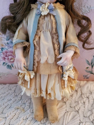 Stunning 9" Vintage NIADA Artist Marianne DeNunez Reproduction BRU Doll 1980 - Picture 10 of 10