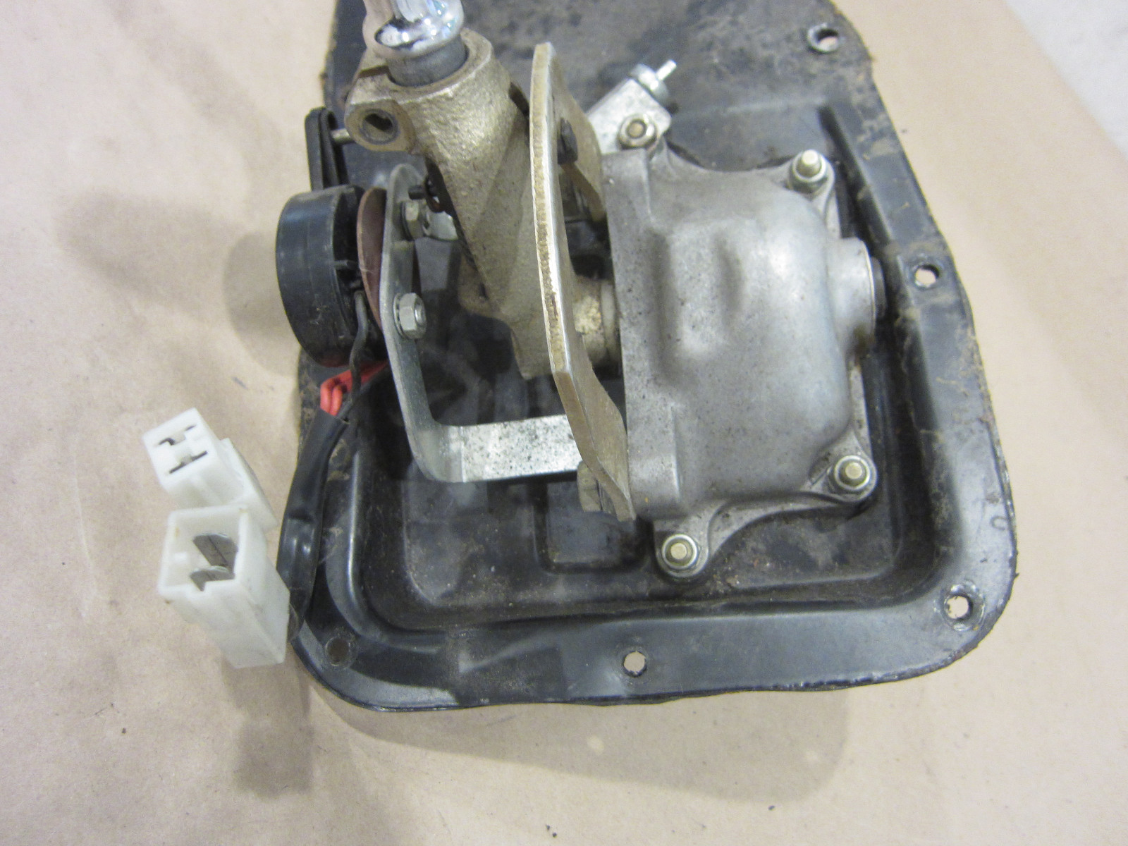 Ferrari 400i - Automatic Gearbox Shifter Box Arm Lever Assy - P/N 109201