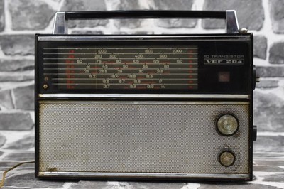 VINTAGE RADIO VEF 204 TRANSISTOR WORKS ANTIQUE LW MW SW