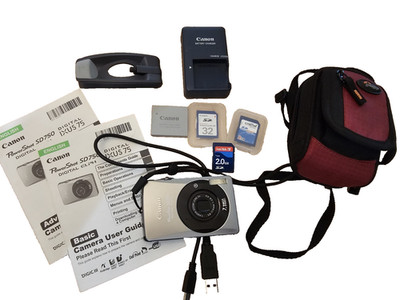 Canon PowerShot Digital ELPH SD750 / Digital IXUS 75 7.1MP Digital Camera Bundle
