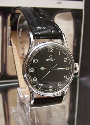 RARE VINTAGE 2292 1943 BLACK DIAL OMEGA 