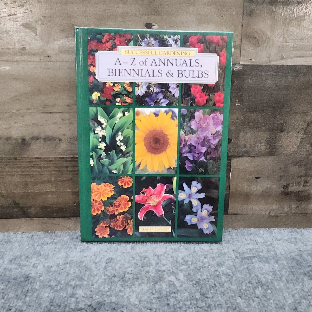 Reader's Digest A-Z of Annuals Biennials & Bulbs Successful