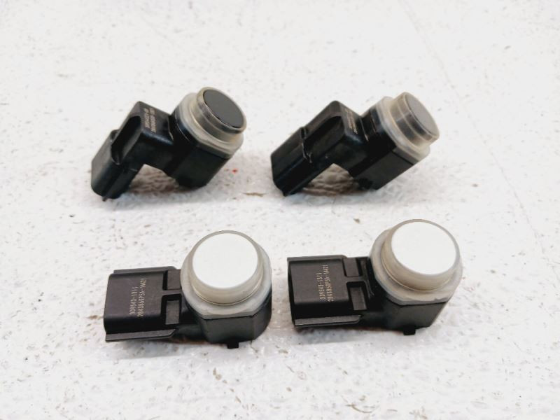 カメラ 23-24 NISSAN Z Front Park Assist Sensors X4 White/Black OEM