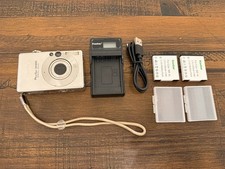 Canon PowerShot SD450 Silver Digital Camera Cracked Screen 2 Batteries Charger