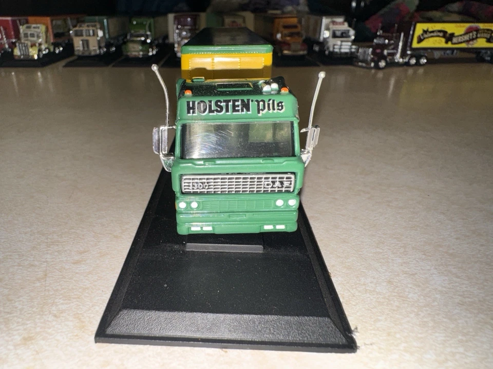 MATCHBOX 1:100 scale 31328 HOLSTEN PILS DAF TRACTOR & TRAILER IN BOX - Image 2 of 4