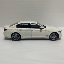 Kyosho 1/18 BMW 5 Series Sedan G30 Mineral White Metallic Model Car