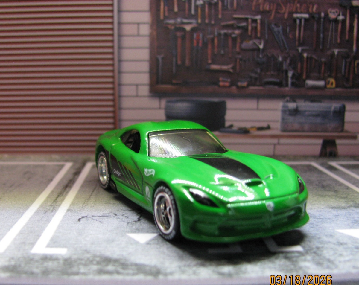 2026 Hot Wheels Green 2013 SRT Dodge Viper, w/Real Riders Wheel