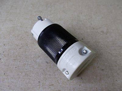NEW Woodhead 15A 125V Locking Connector Plug Receptacle *FREE SHIPPING*