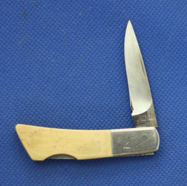 Vintage Gerber Silver Knight 200A Scrimshaw, lock blade | eBay Vintage Gerber Silver Knight 200A Scrimshaw, lock blade | eBay