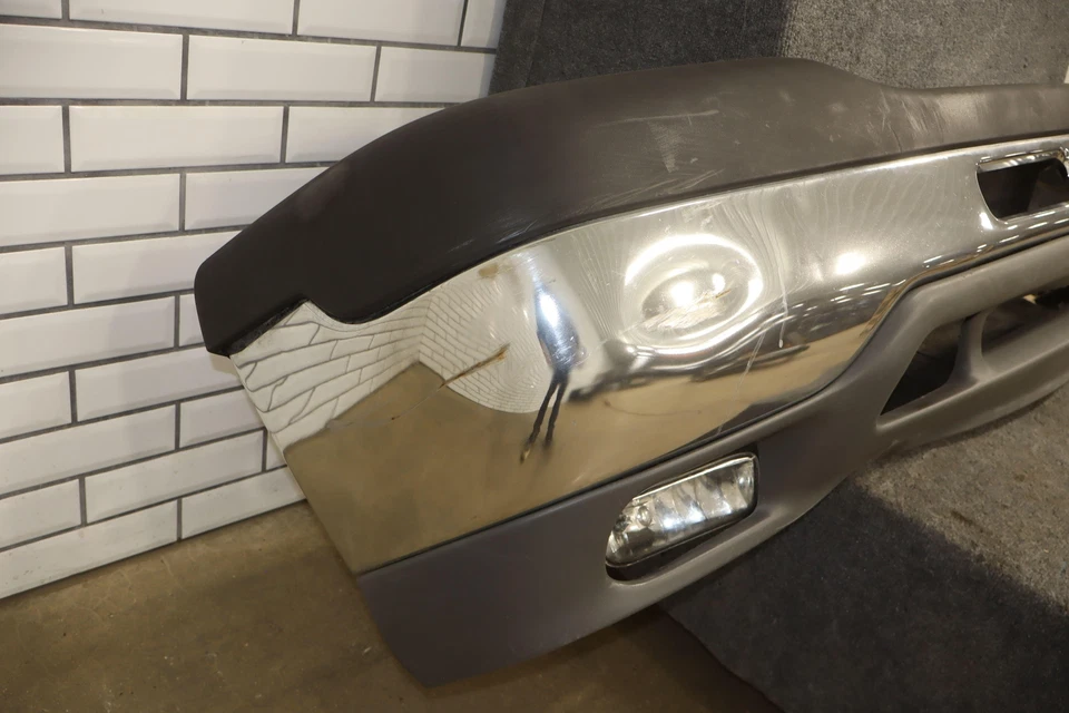 2001-2002 GMC Sierra 2500HD OEM Front Bumper (See Photos) Foto 3 de 4