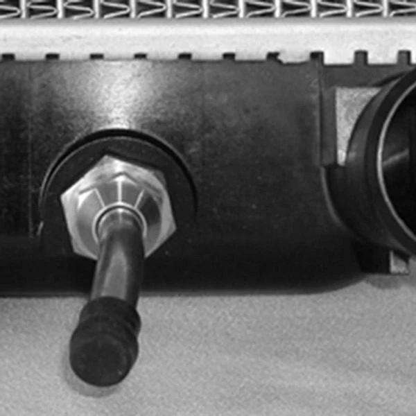 For Toyota Land Cruiser 1995-1997 TYC Engine Coolant Radiator - Imagem 4 de 4