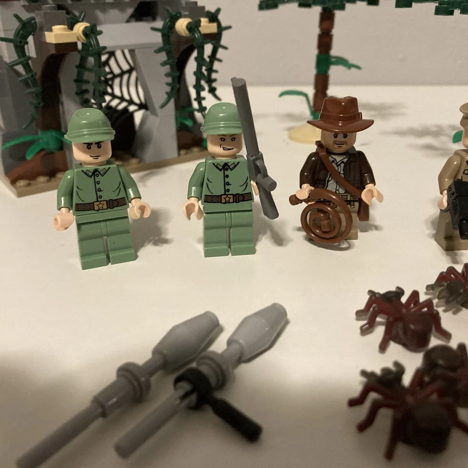 100% -2008 LEGO #7626 Indiana Jones Set JUNGLE CUTTER Coronel Dovchenko Minifigura+ Foto 2 de 4