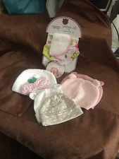 New LOT OF 6 INFANT/NBN, HATS And Bib.