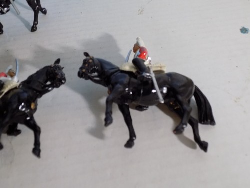 4 Britains Queens Place Guard figures 1/32nd (April. Listing) - Picture 8 of 10