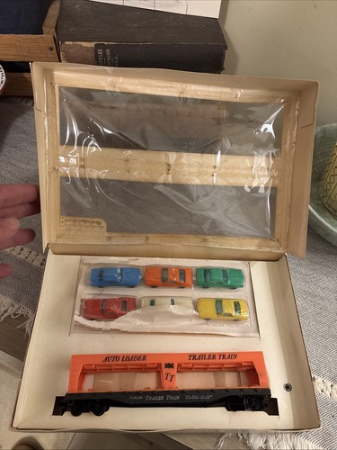 HO Tyco trailer train auto loader in original box with 6 Cars - Picture 9 of 9