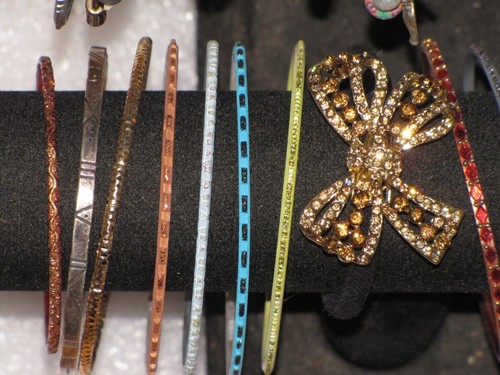 Lot Of 45 Bracelets Gold Plated Silver Tone Rhinestone Bow Floral Beaded Womens - Picture 7 of 24
