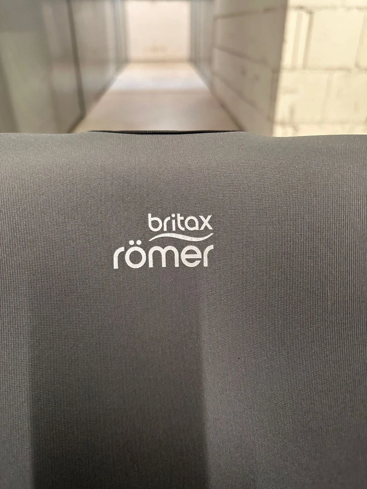 Britax Römer SWINGFIX M PLUS Foto 3 de 4