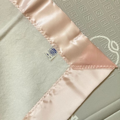Manta de bebé Quiltex de colección con ribete satinado apliques de tulipán rosa - Imagen 3 de 8