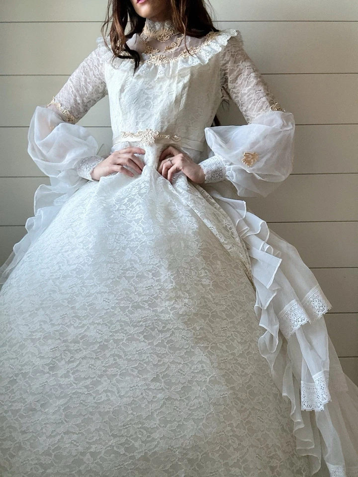 Vestido de novia vintage renacimiento victoriano vestido de fiesta capas de cupcakes antes de la guerra Foto 3 de 4