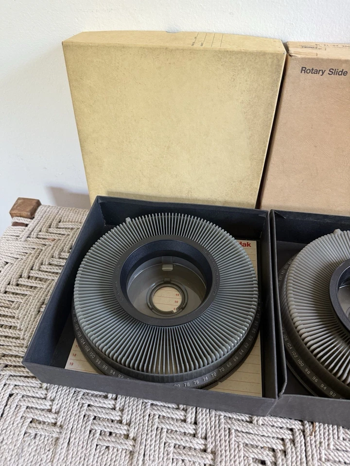 🍊Vintage 1970s Kodak Carousel Transvue 140 Slide Trays (2) for Projector w/ Box - Image 3 of 4