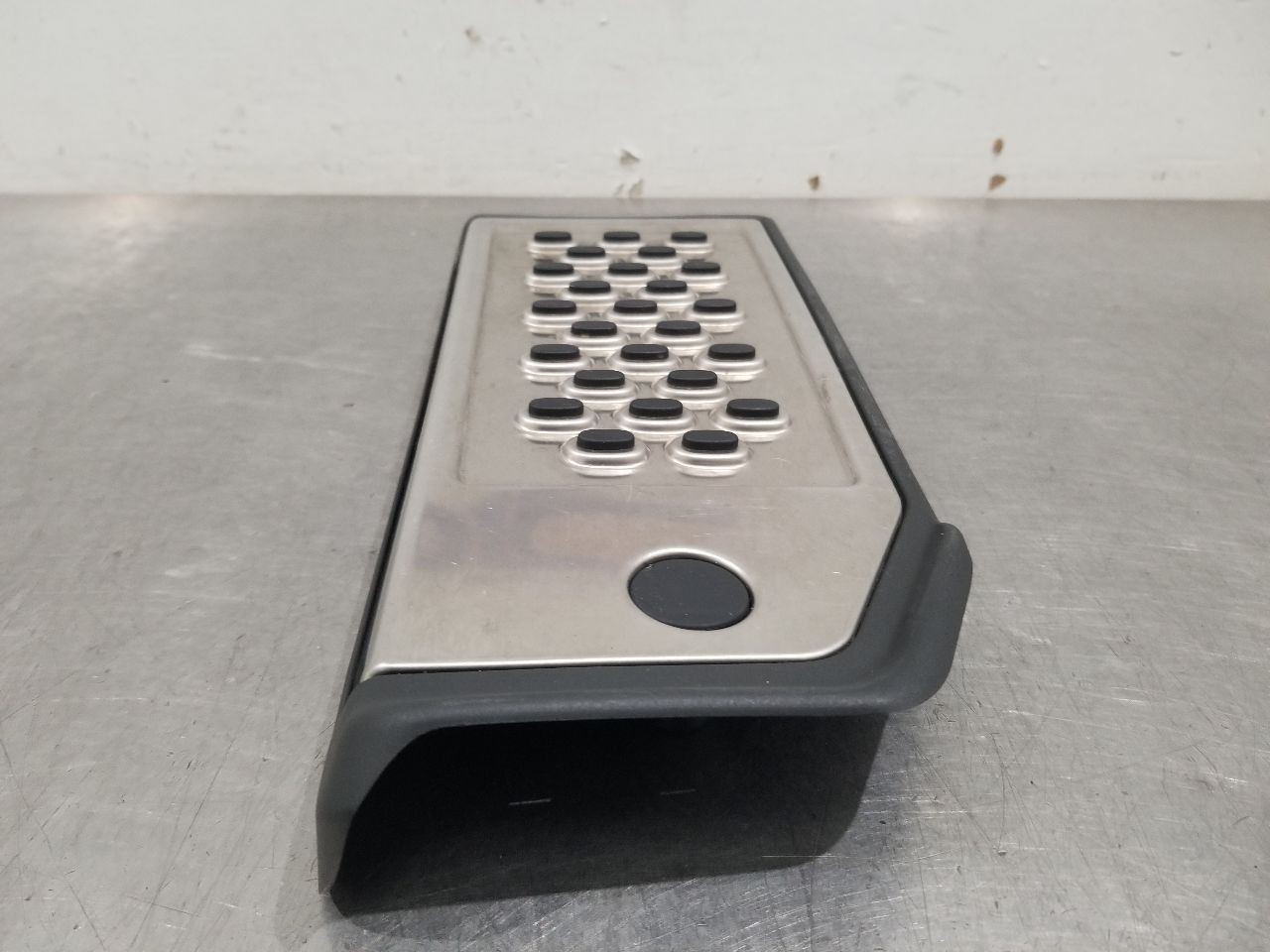 17 BENTLEY BENTAYGA INTERIOR FLOOR MOUNTED FOOTREST COVER 36B864777
