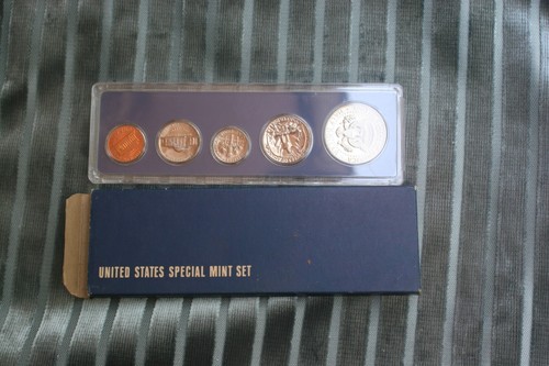 1966 US Special Mint Set in OGP 40% Silver Kennedy Half Dollar New In Mint Box - Picture 2 of 2