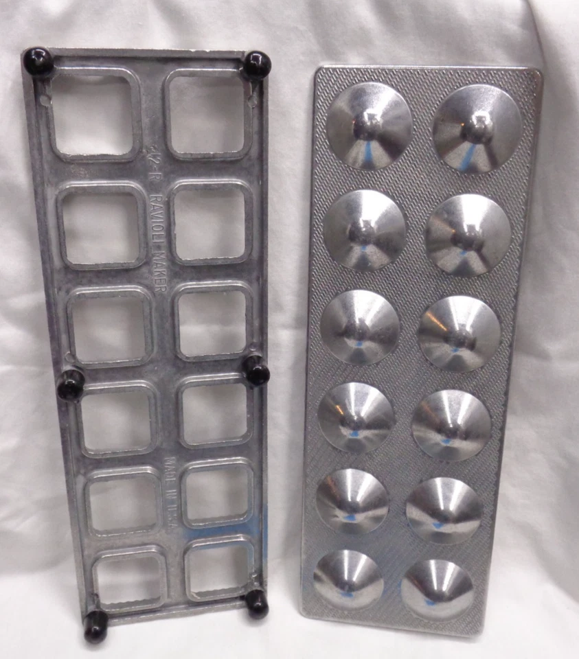 Estate Find C. PALMER Ravioli Perogi Form Set 12R - 1 dozen ~ Excellent! - Image 3 of 4