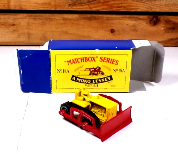 EXC BOXED MATCHBOX SERIES MOKO LESNEY No 18A CATERPILLAR BULLDOZER INTACT TREADS - Image 3 of 4